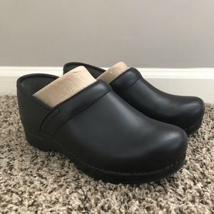 Black Dansko Size 8.5-9 US (39)